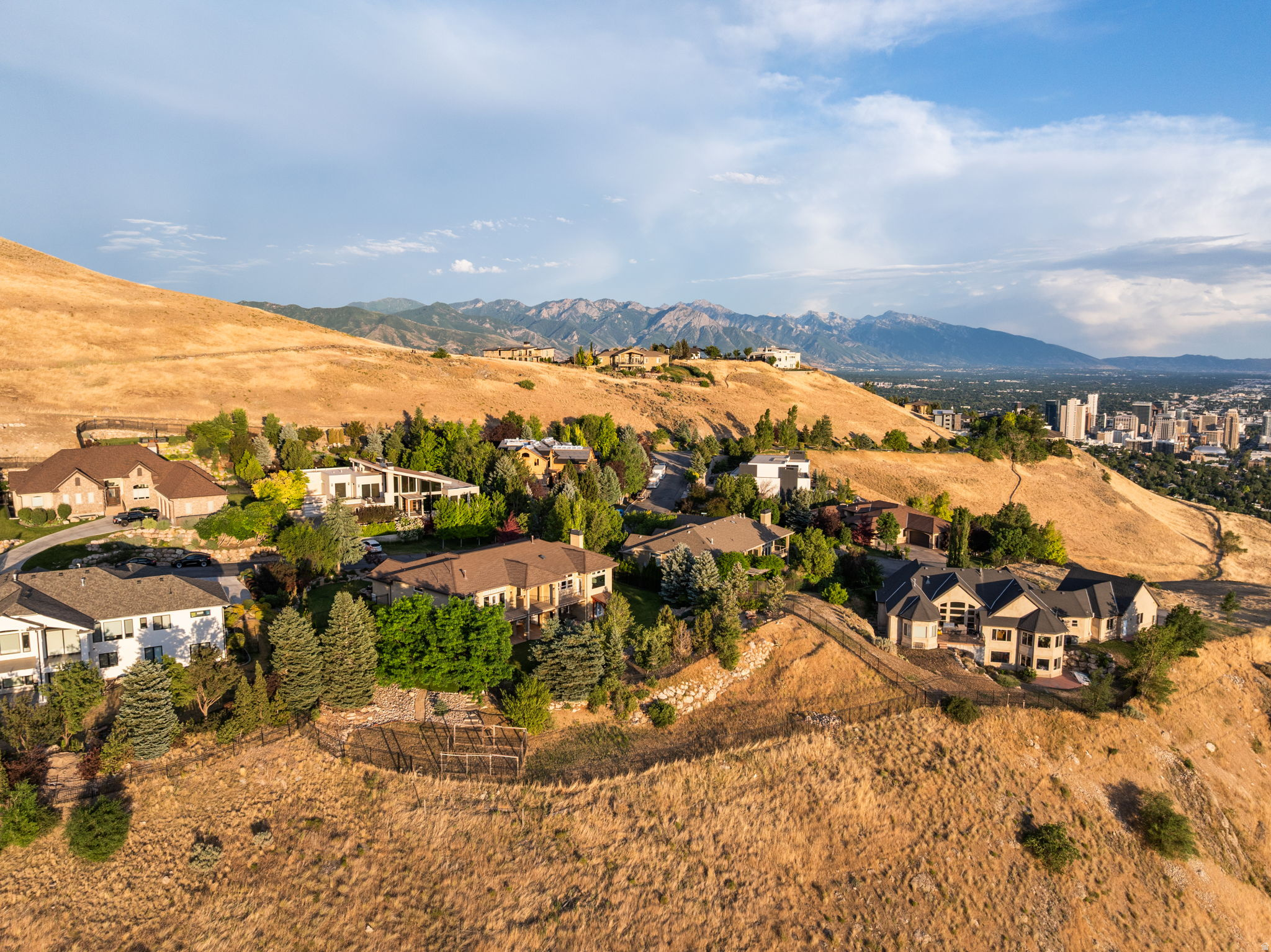 1107 N TWICKENHAM DR