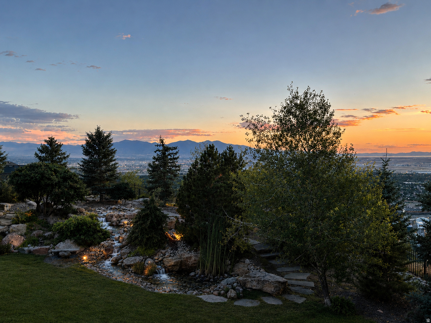 1107 N TWICKENHAM DR