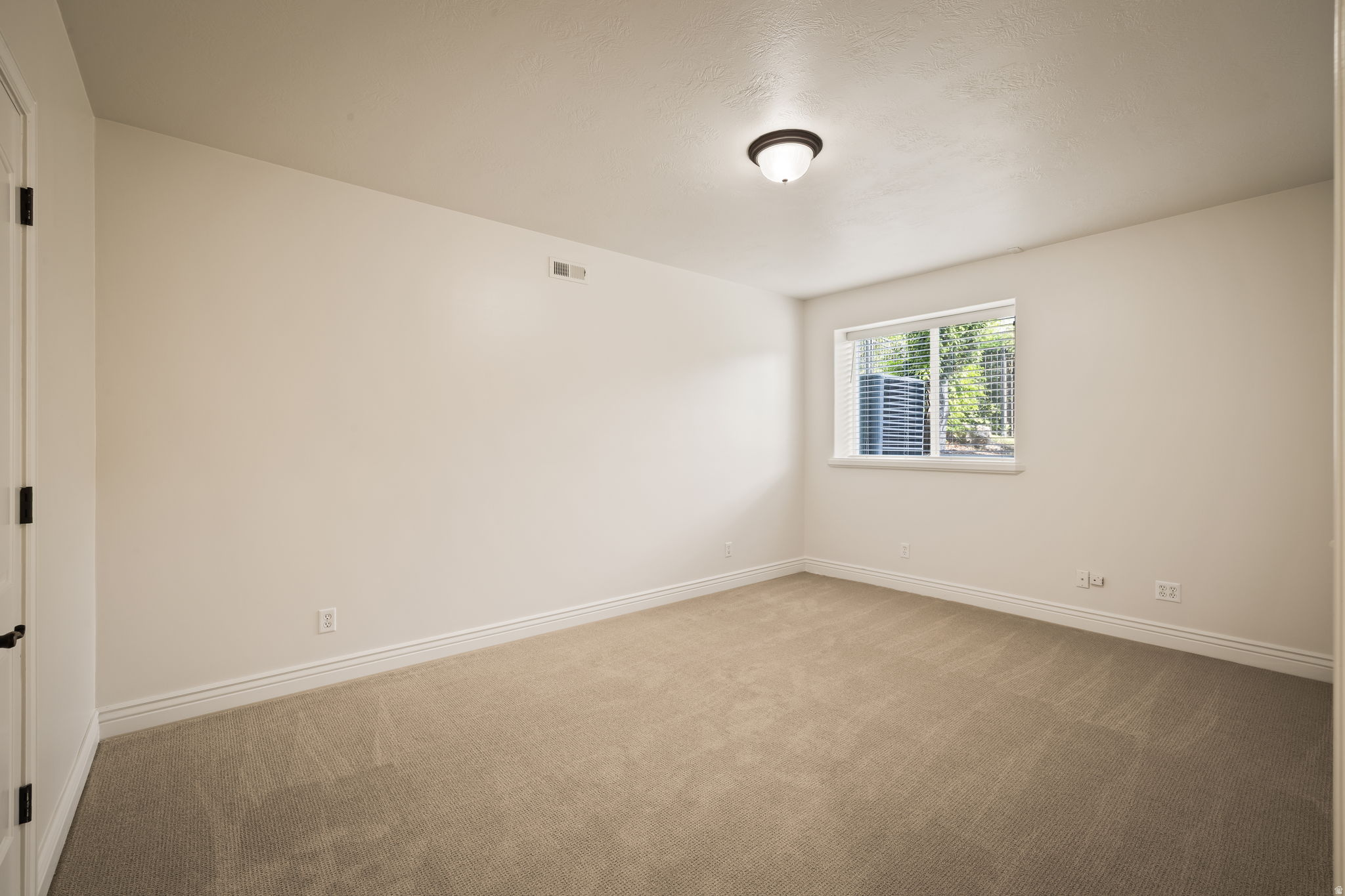 1107 N TWICKENHAM DR