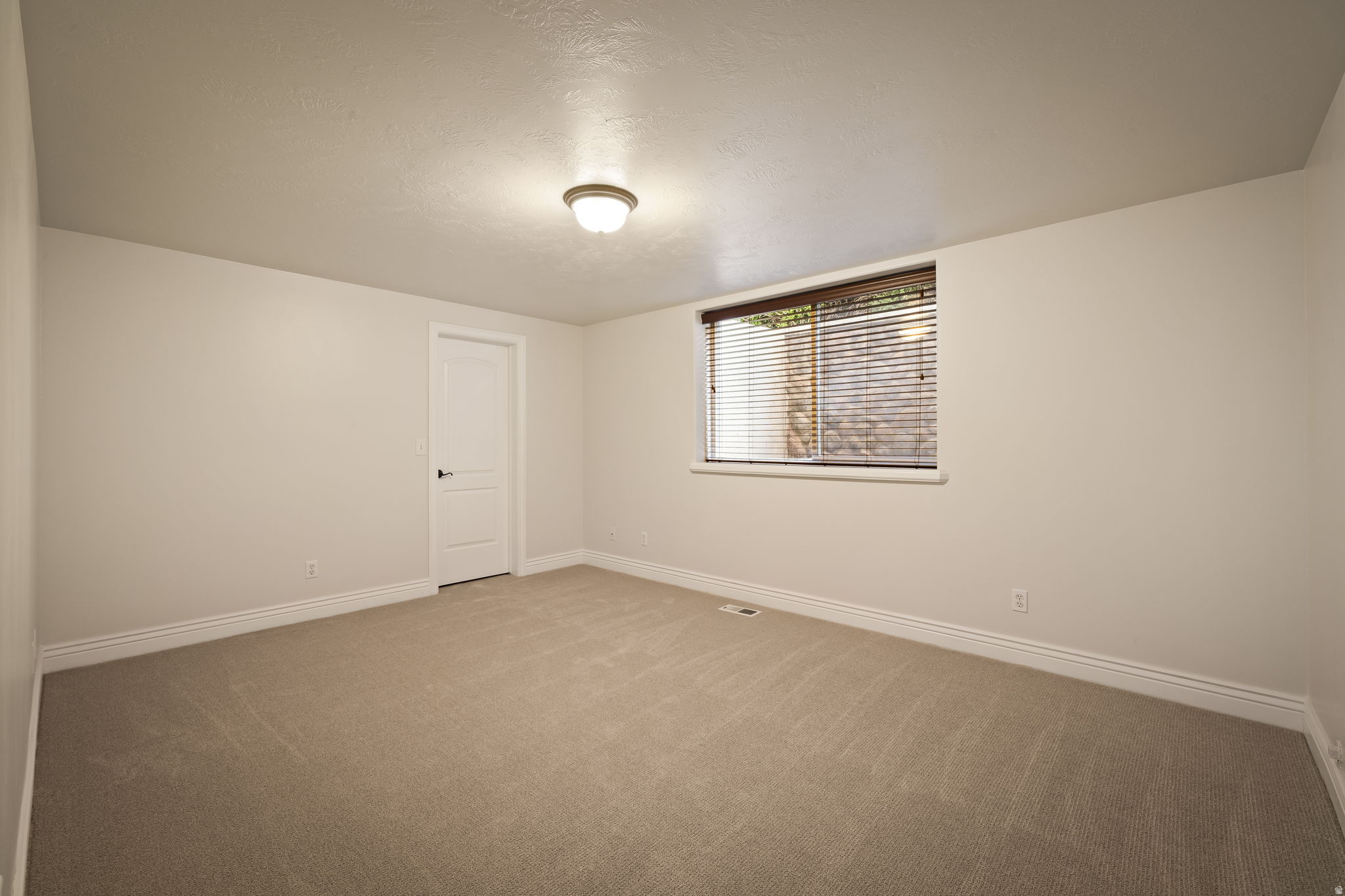 1107 N TWICKENHAM DR