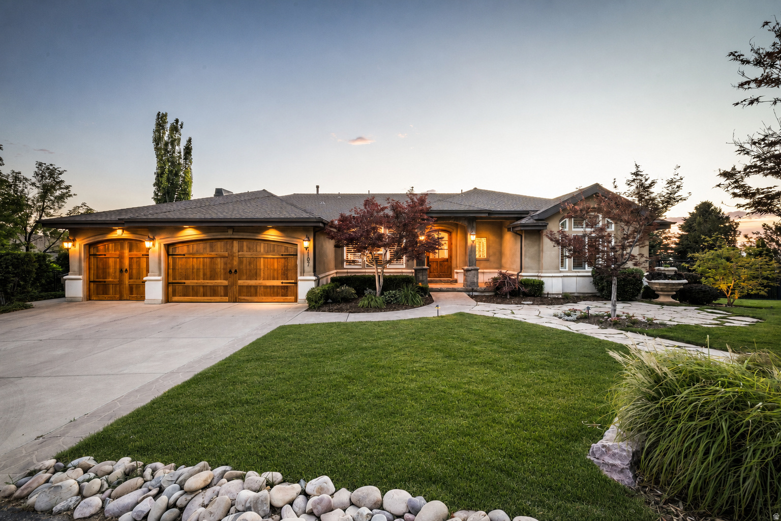 1107 N TWICKENHAM DR