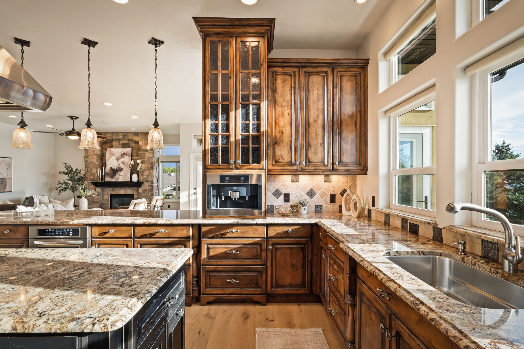 1107 N TWICKENHAM DR