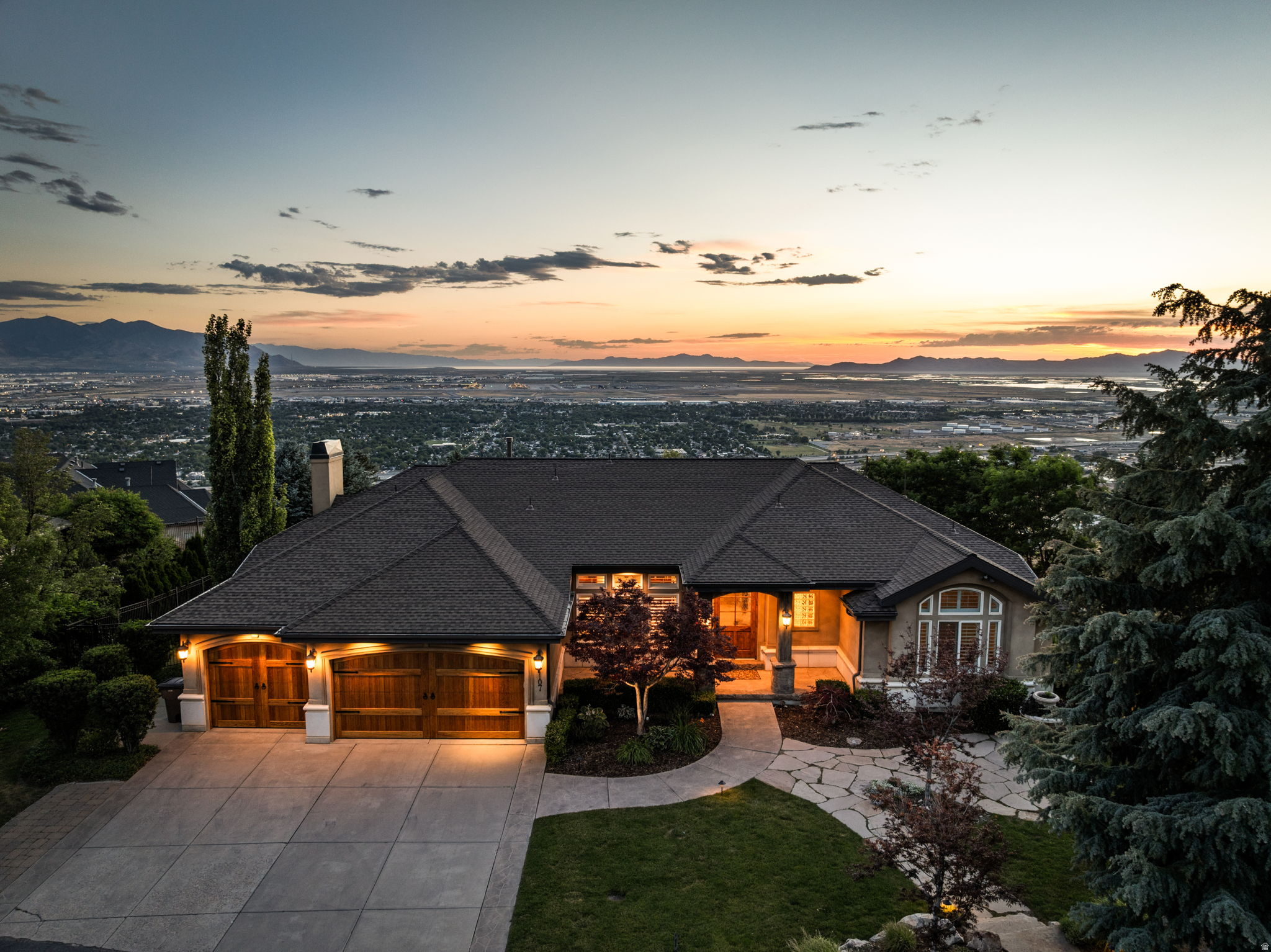 1107 N TWICKENHAM DR
