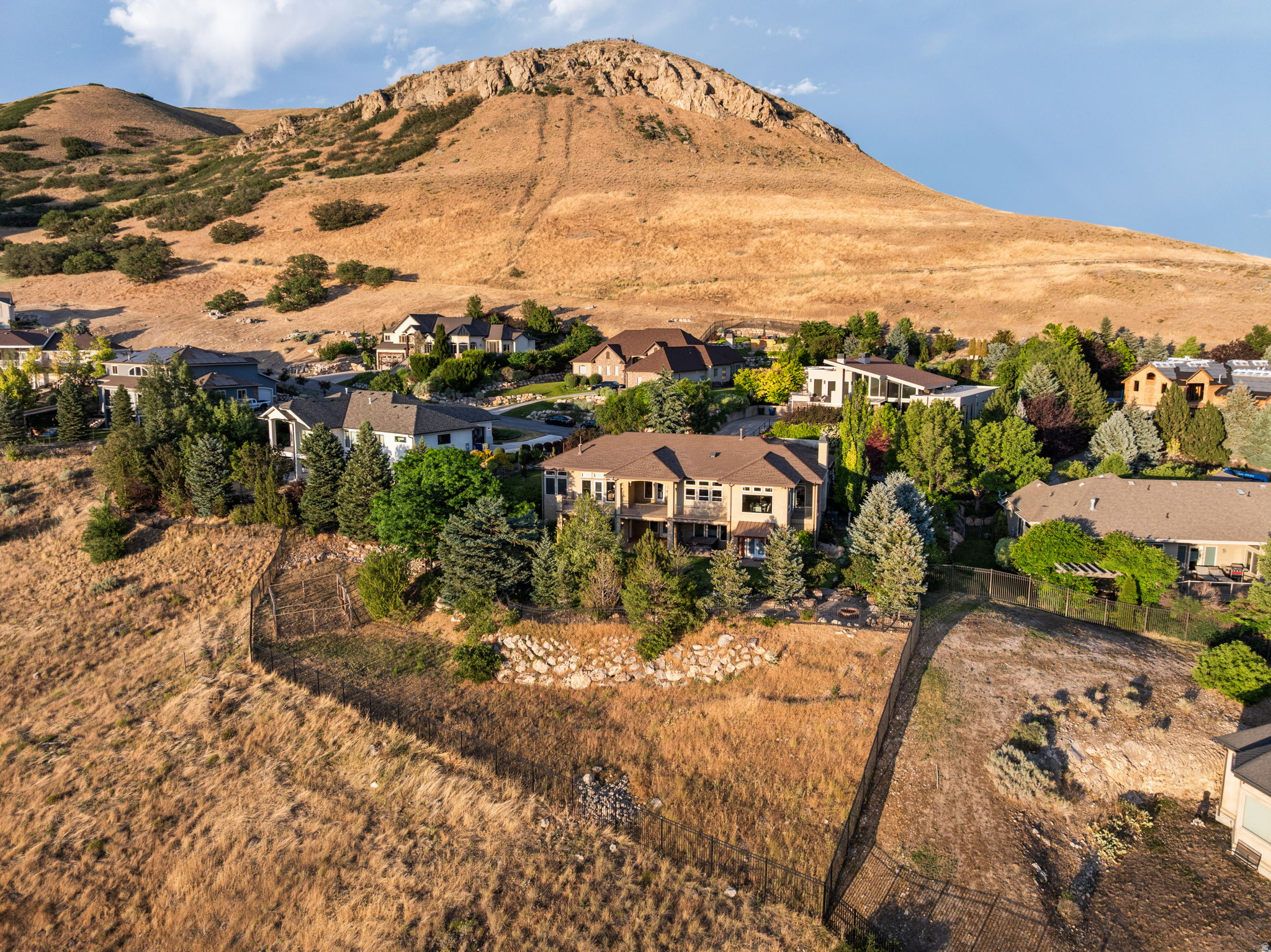 1107 N TWICKENHAM DR