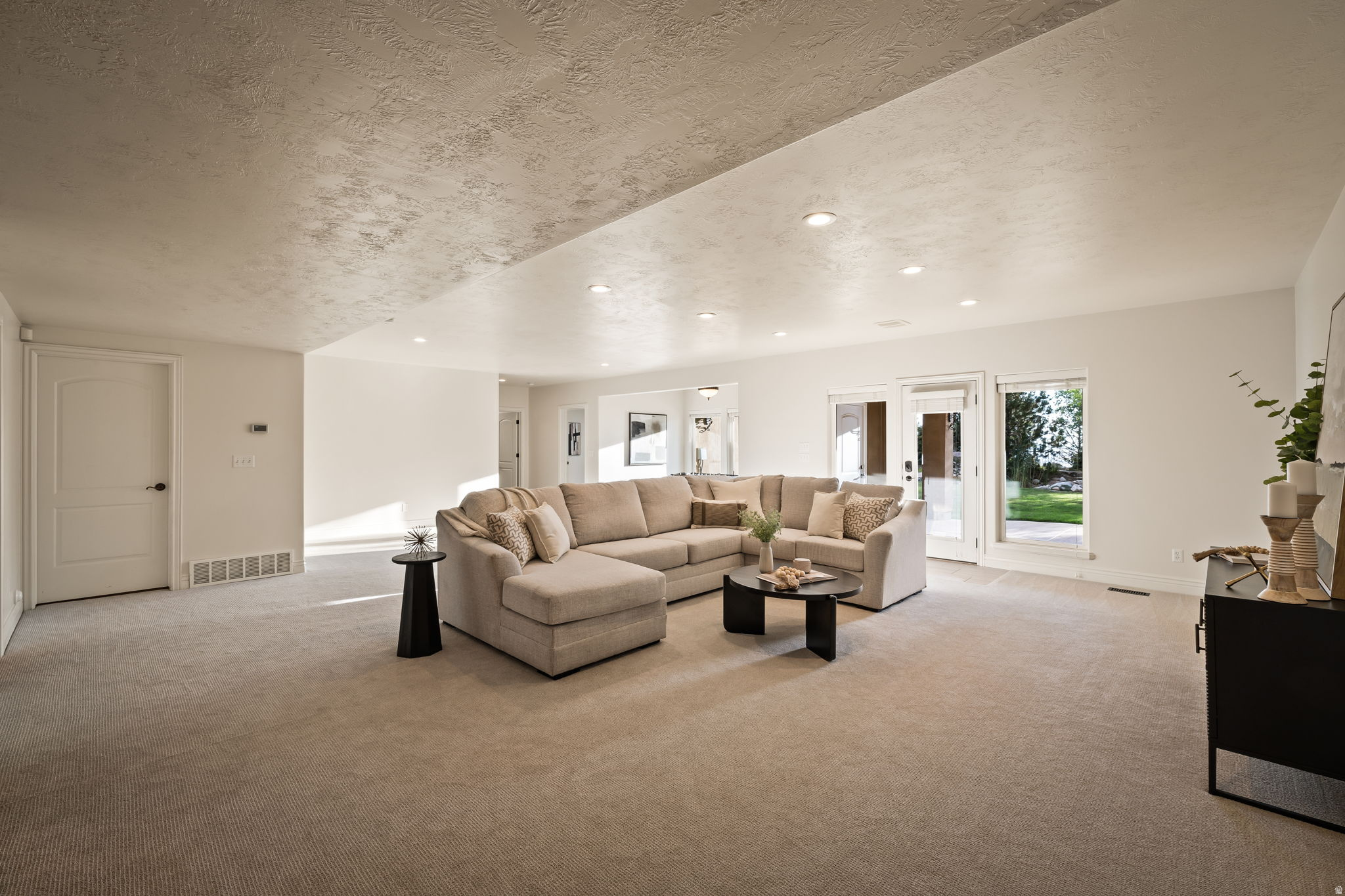 1107 N TWICKENHAM DR