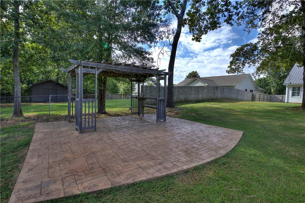 44 WOODHAVEN Court SW