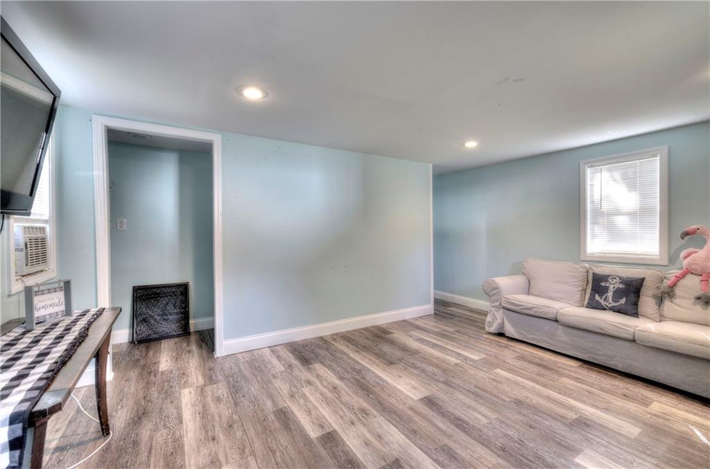 44 WOODHAVEN Court SW
