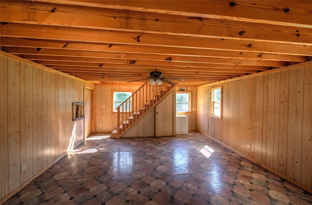 23 FOXHOUND Way SW