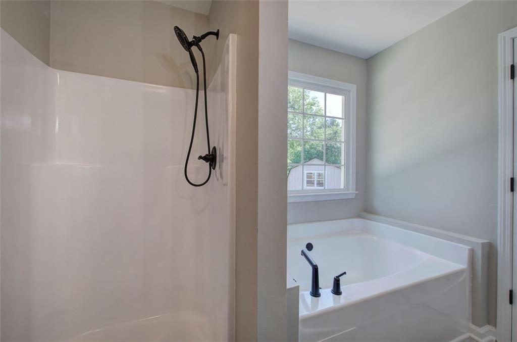 23 FOXHOUND Way SW