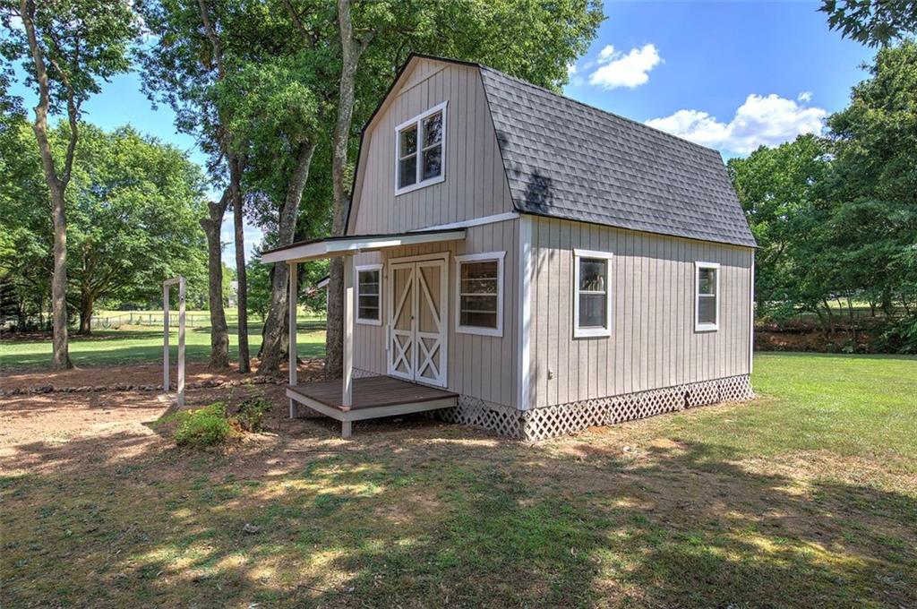 23 FOXHOUND Way SW