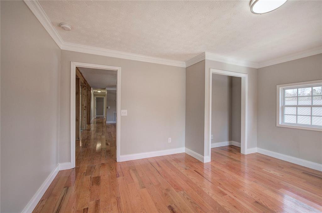 838 Spring Place Road NE