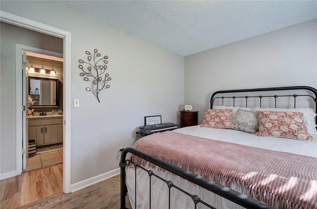 12 Wooddale Drive SW