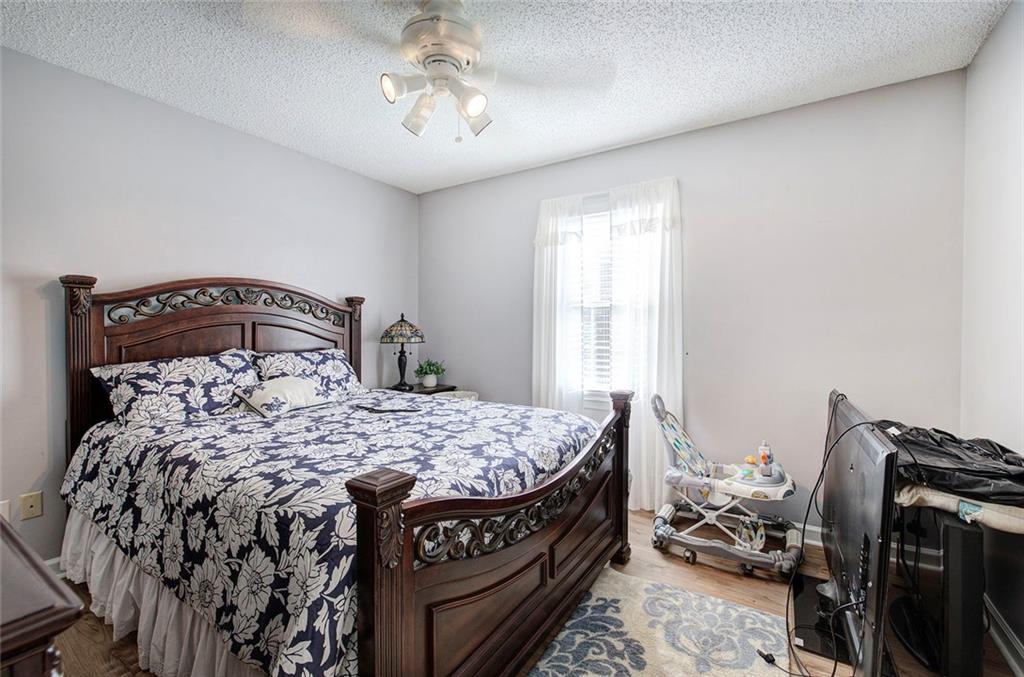 12 Wooddale Drive SW