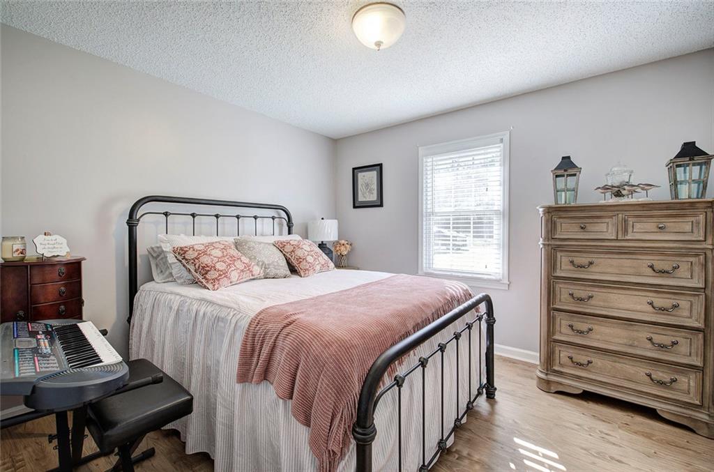 12 Wooddale Drive SW