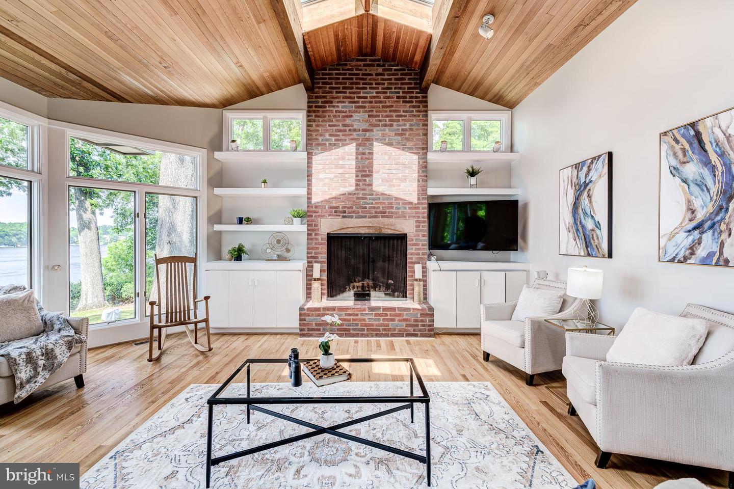 2930 Edgewater Dr
