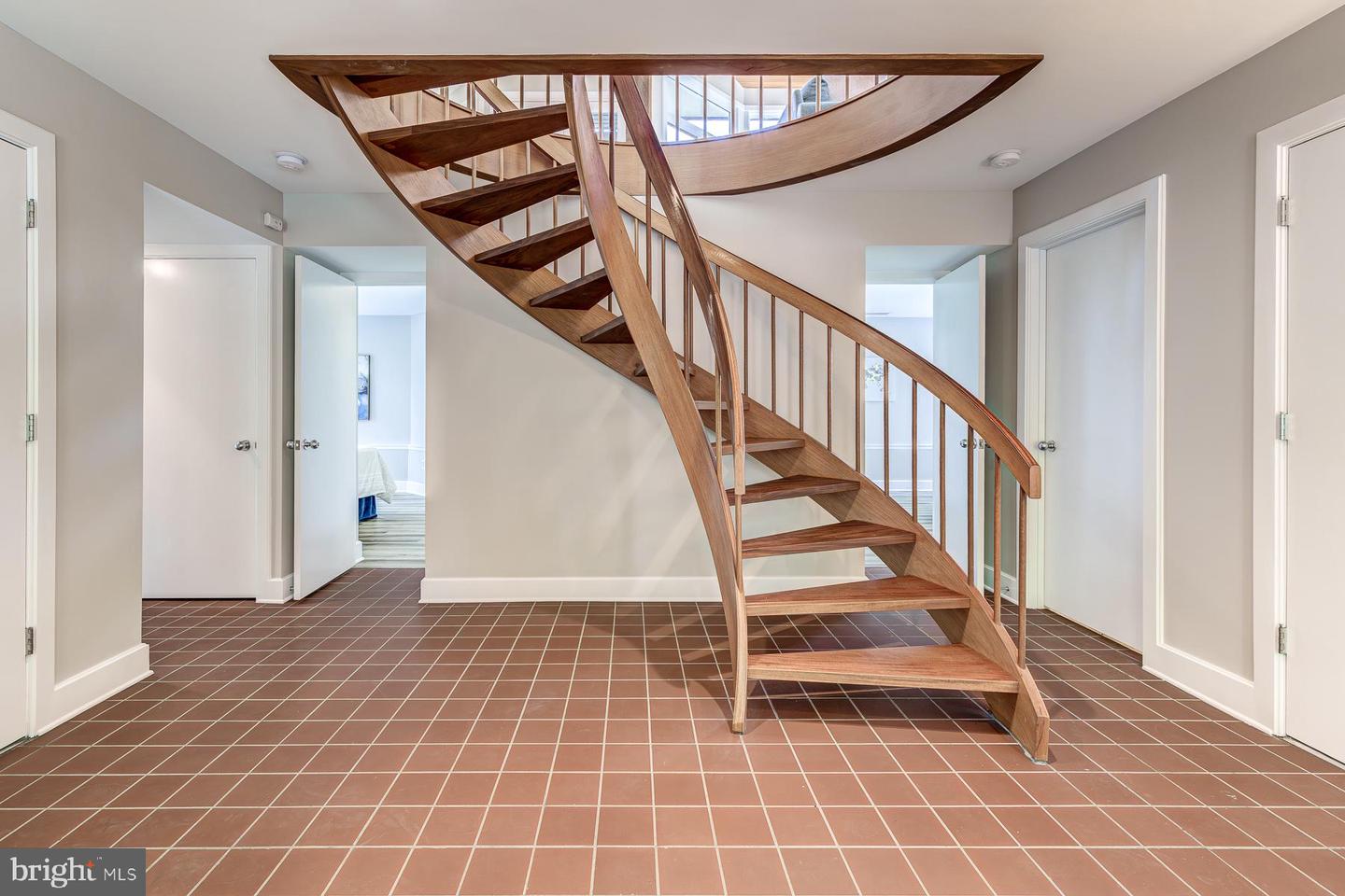2930 Edgewater Dr