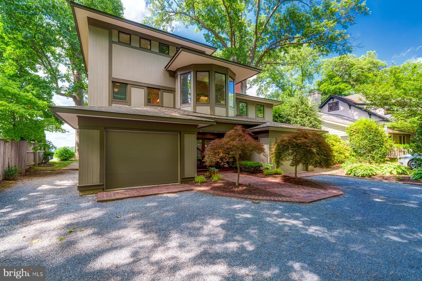 2930 Edgewater Dr