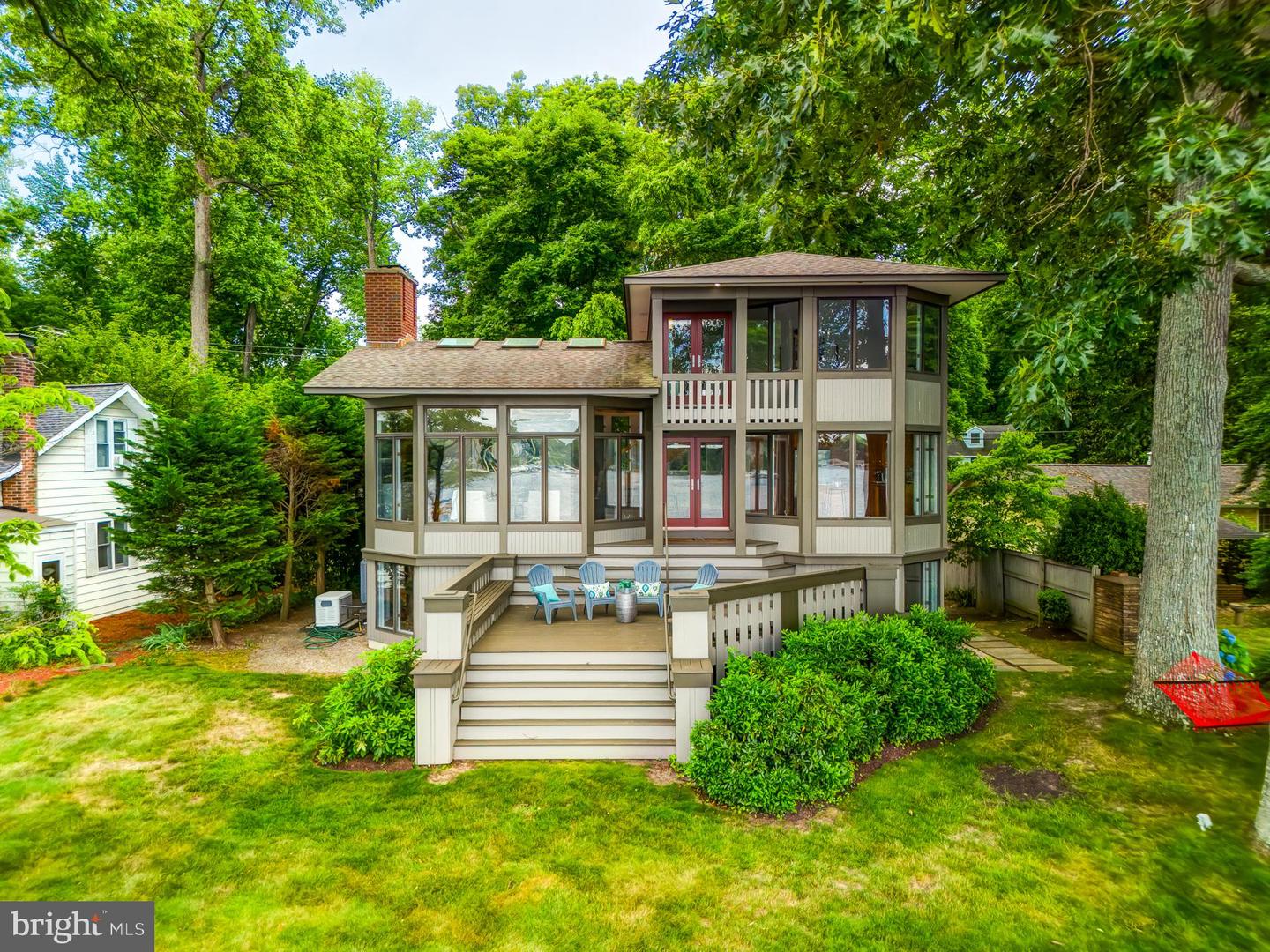 2930 Edgewater Dr