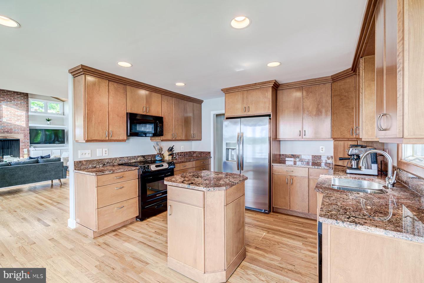 2930 Edgewater Dr