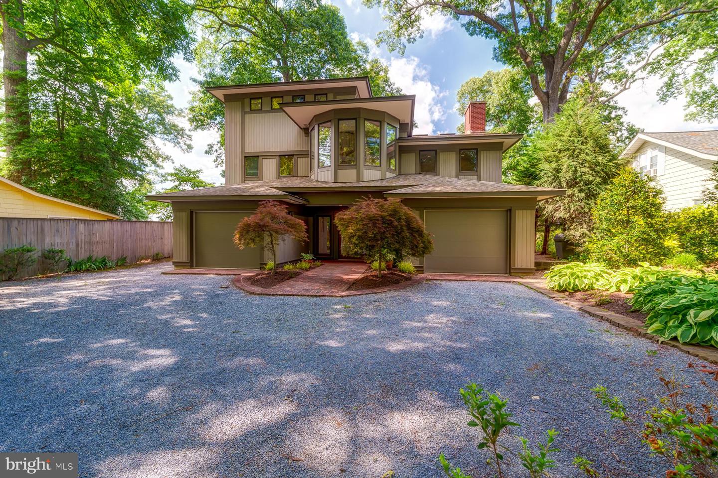 2930 Edgewater Dr