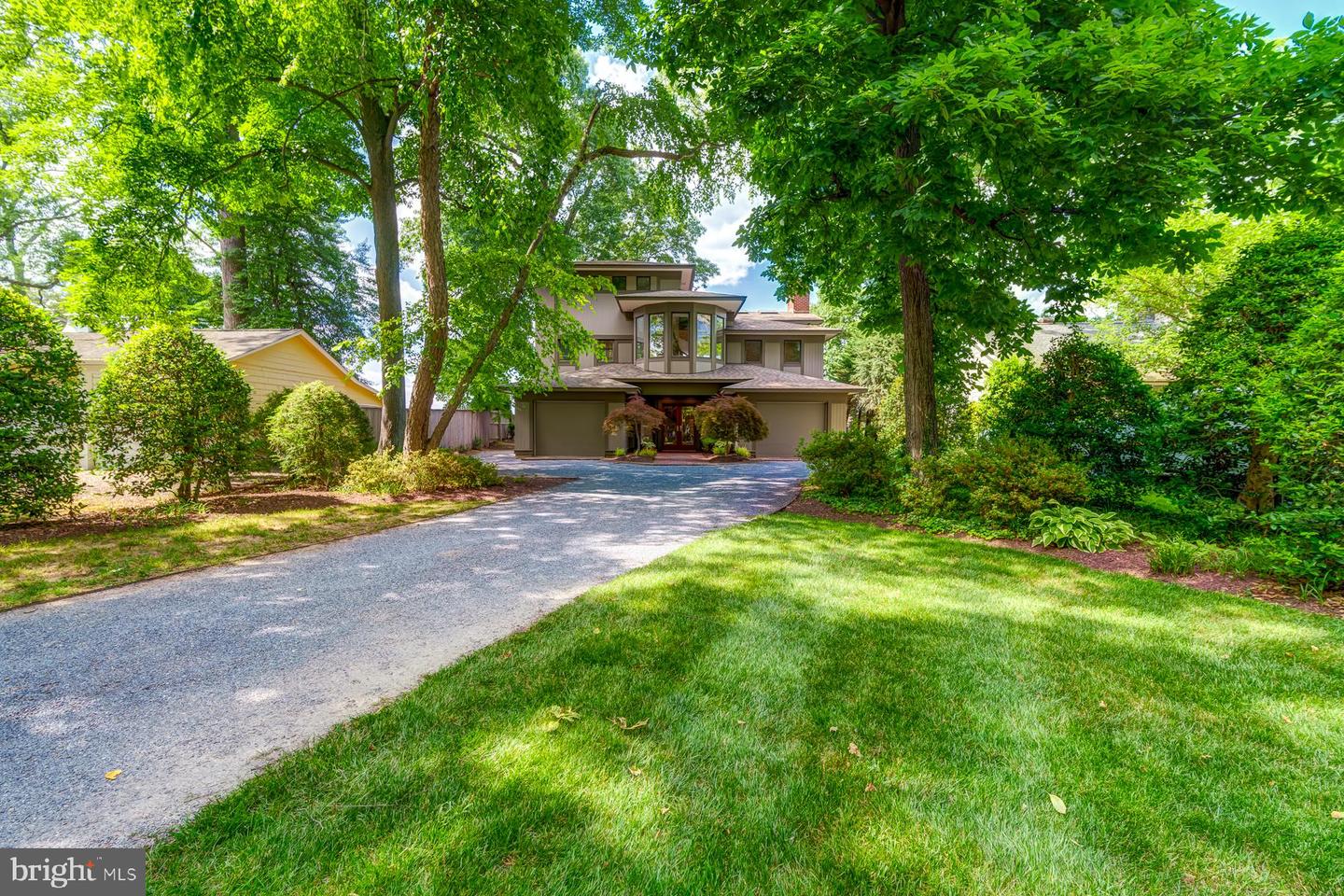 2930 Edgewater Dr