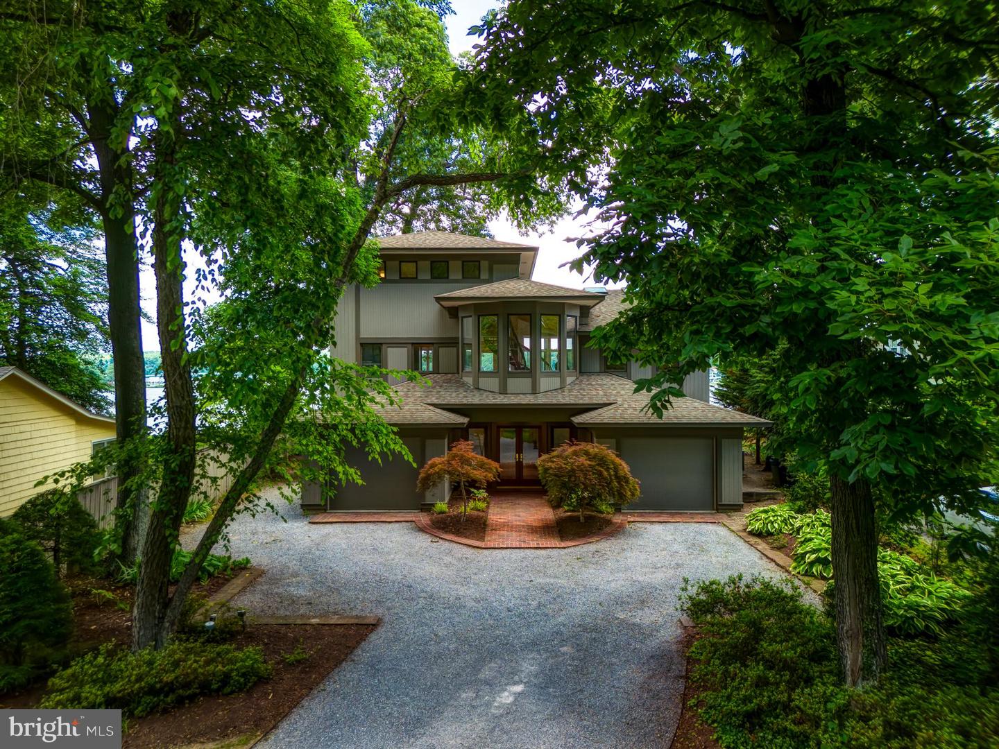2930 Edgewater Dr