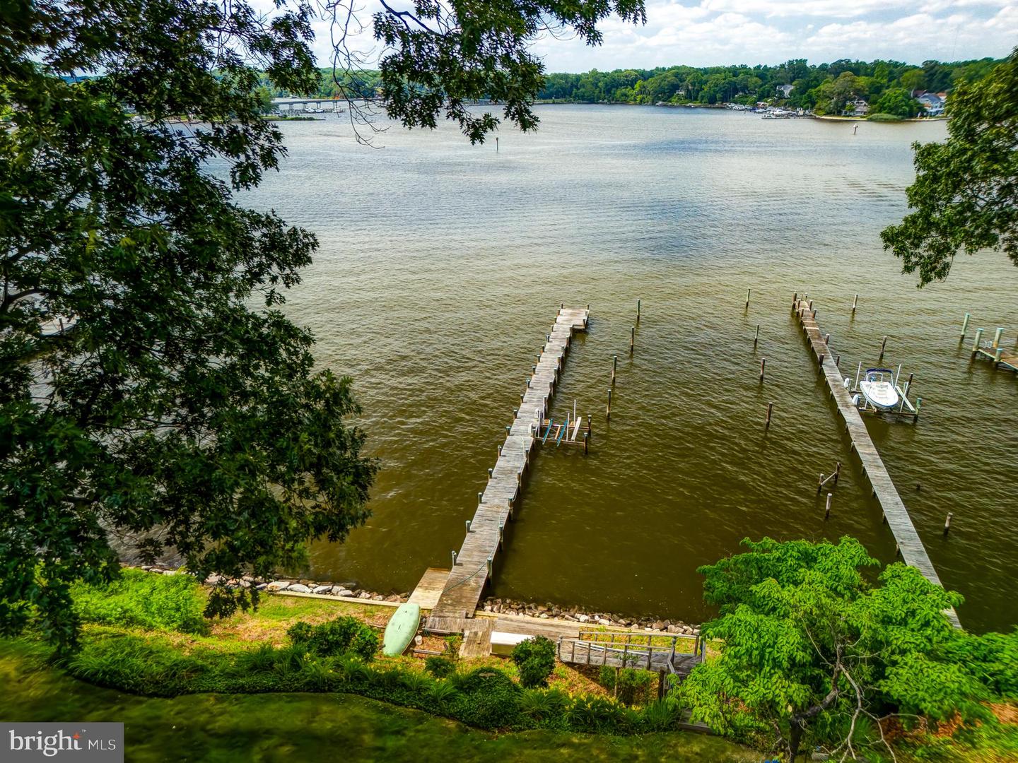 2930 Edgewater Dr