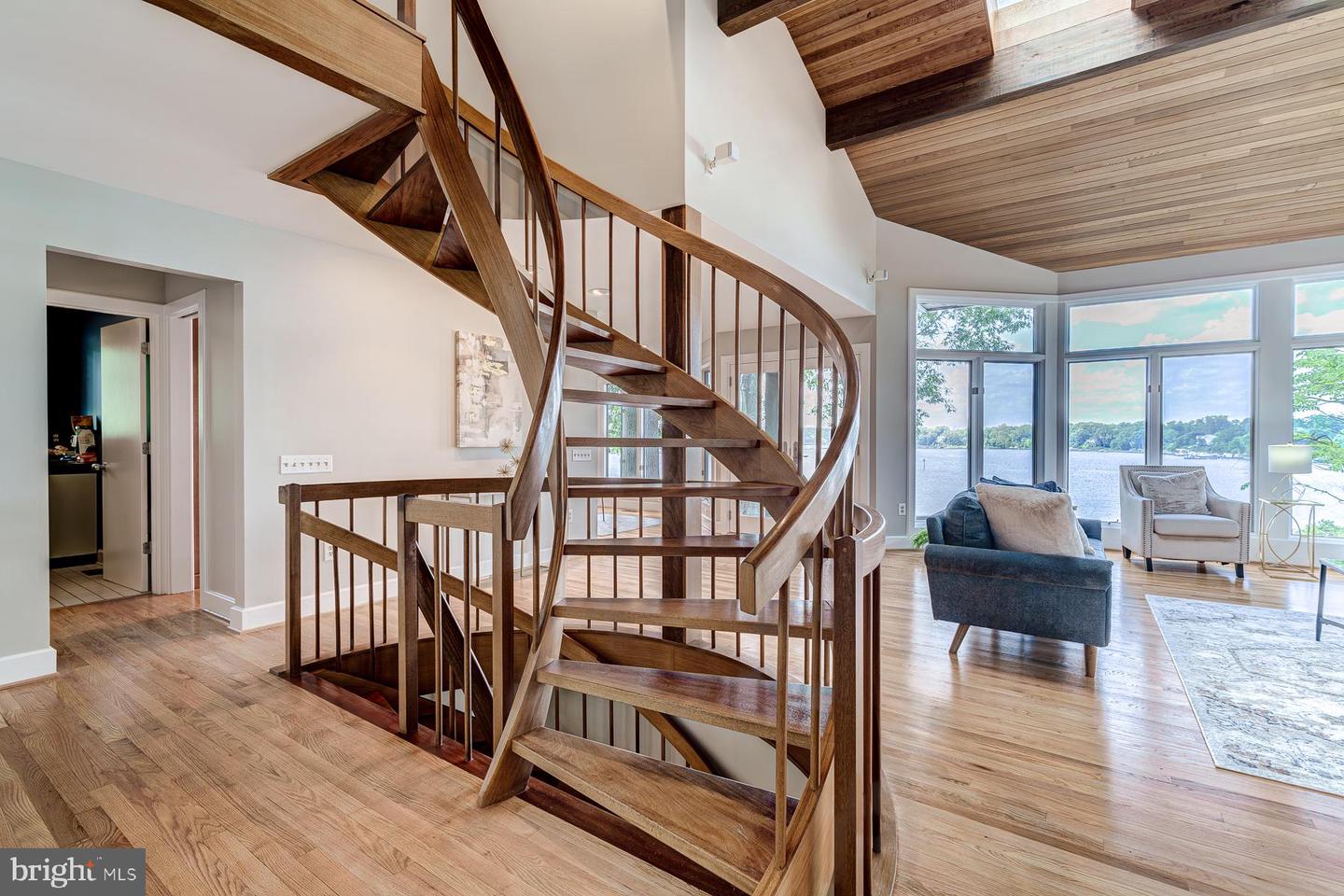 2930 Edgewater Dr