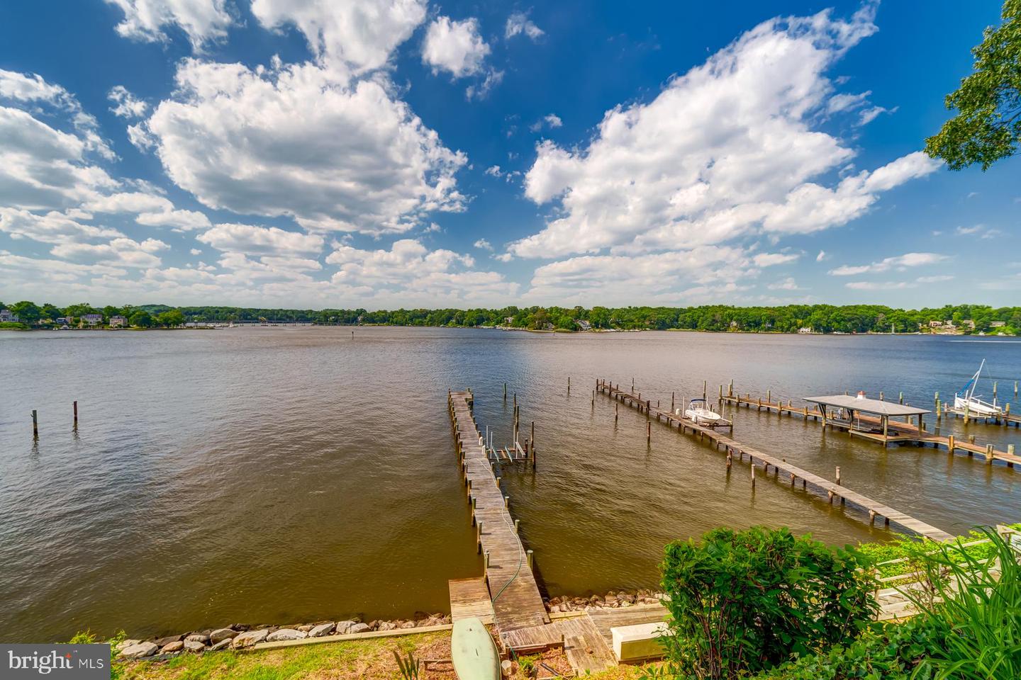 2930 Edgewater Dr