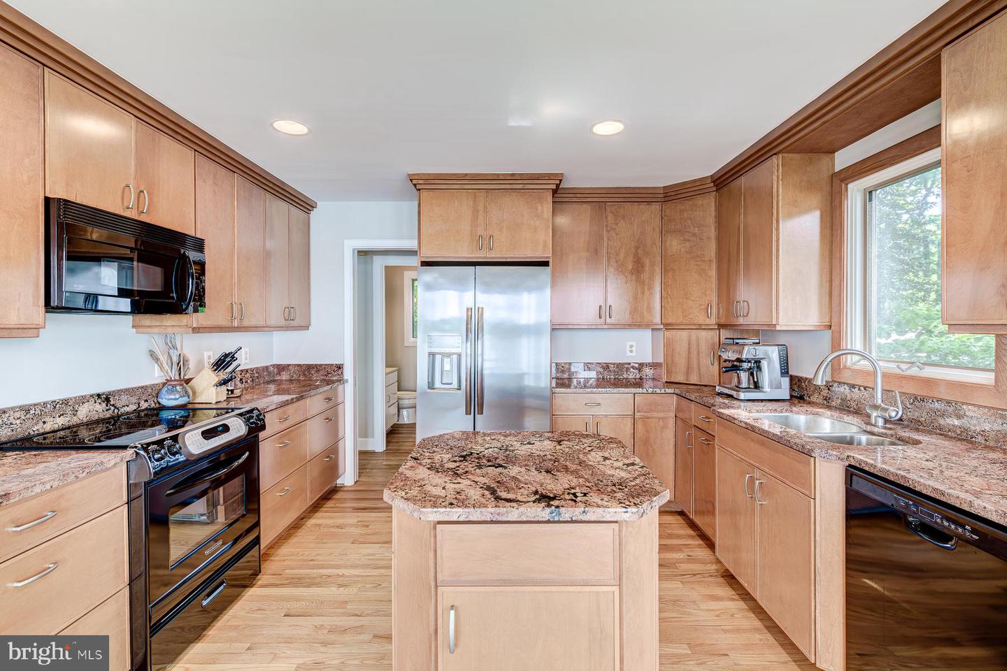 2930 Edgewater Dr