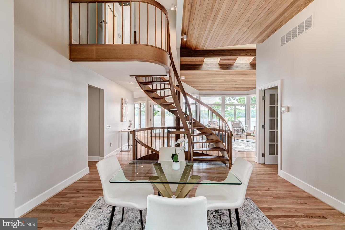 2930 Edgewater Dr