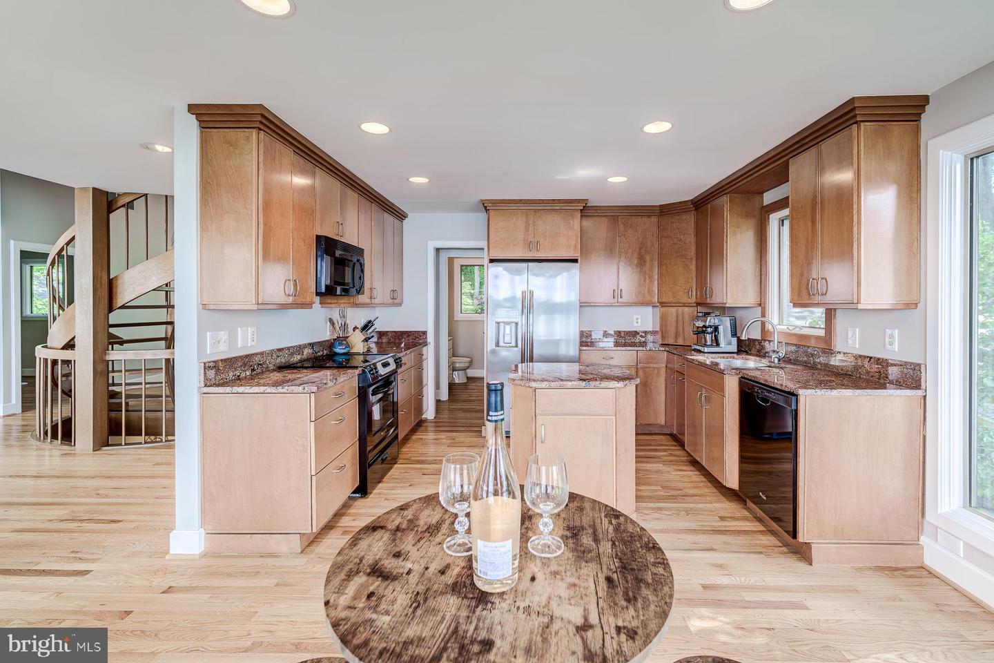 2930 Edgewater Dr