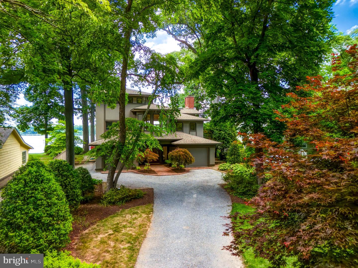2930 Edgewater Dr
