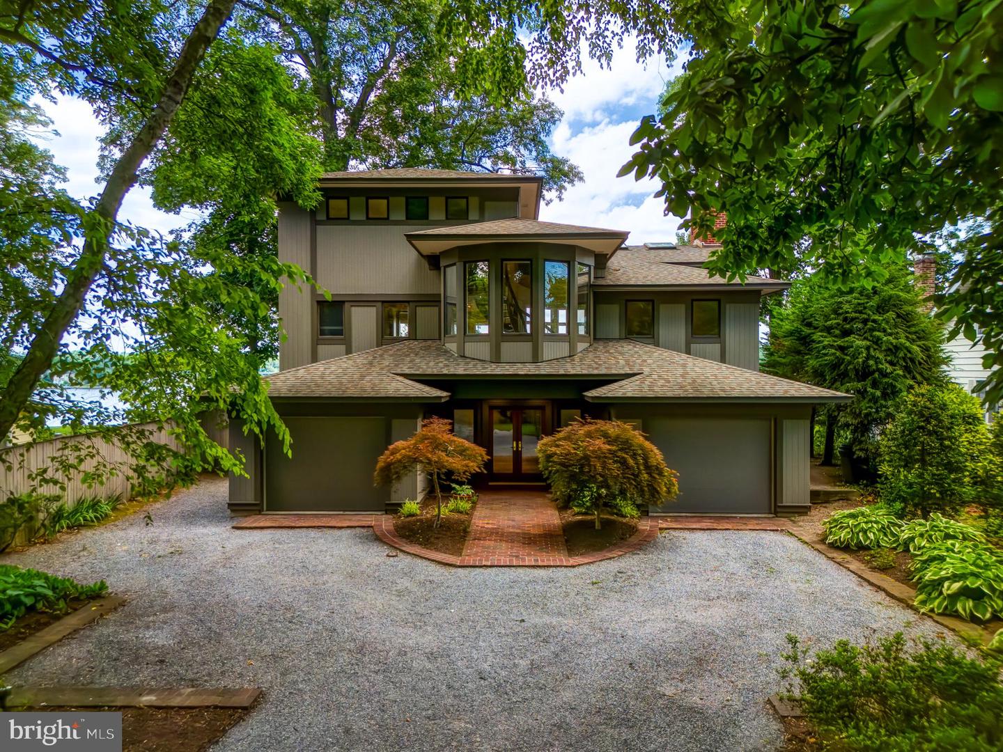 2930 Edgewater Dr