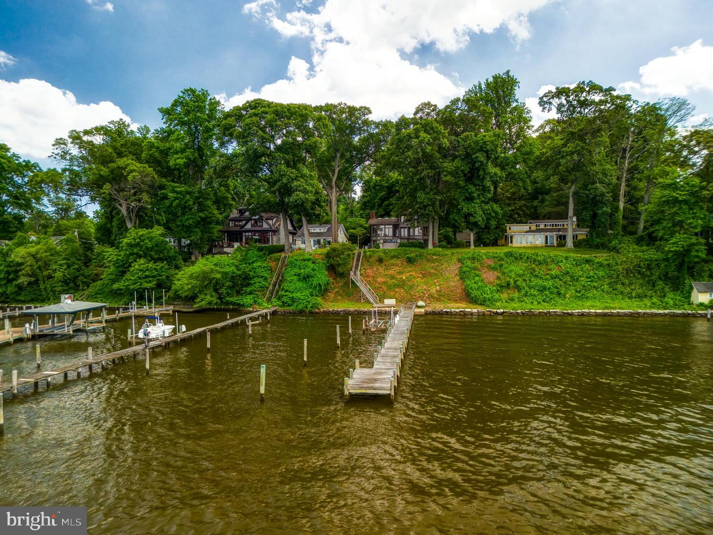 2930 Edgewater Dr
