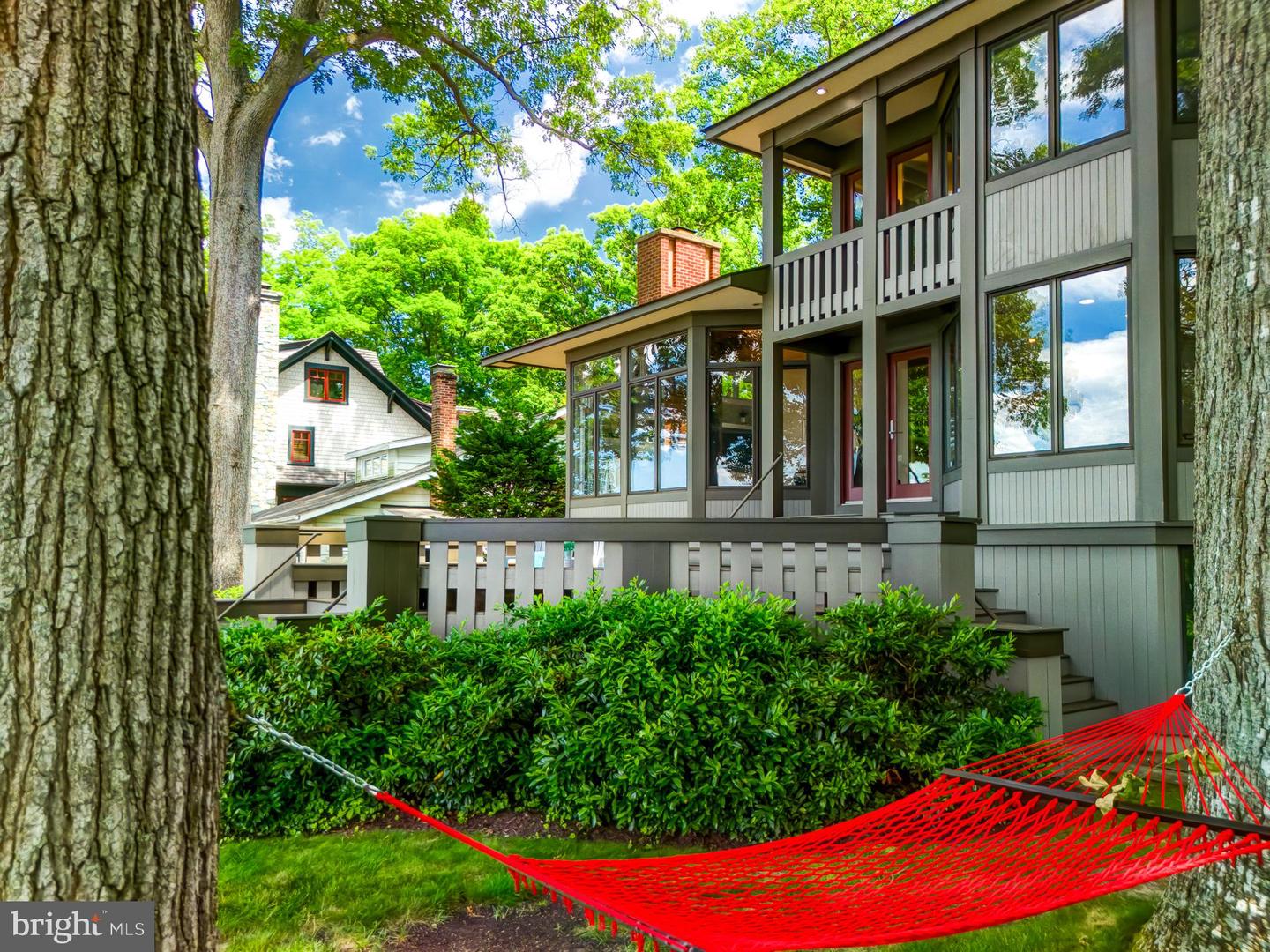 2930 Edgewater Dr
