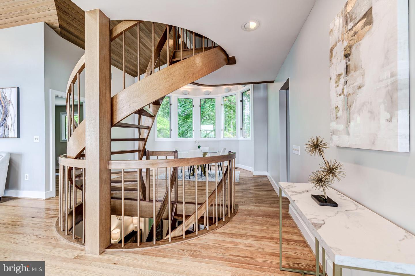 2930 Edgewater Dr