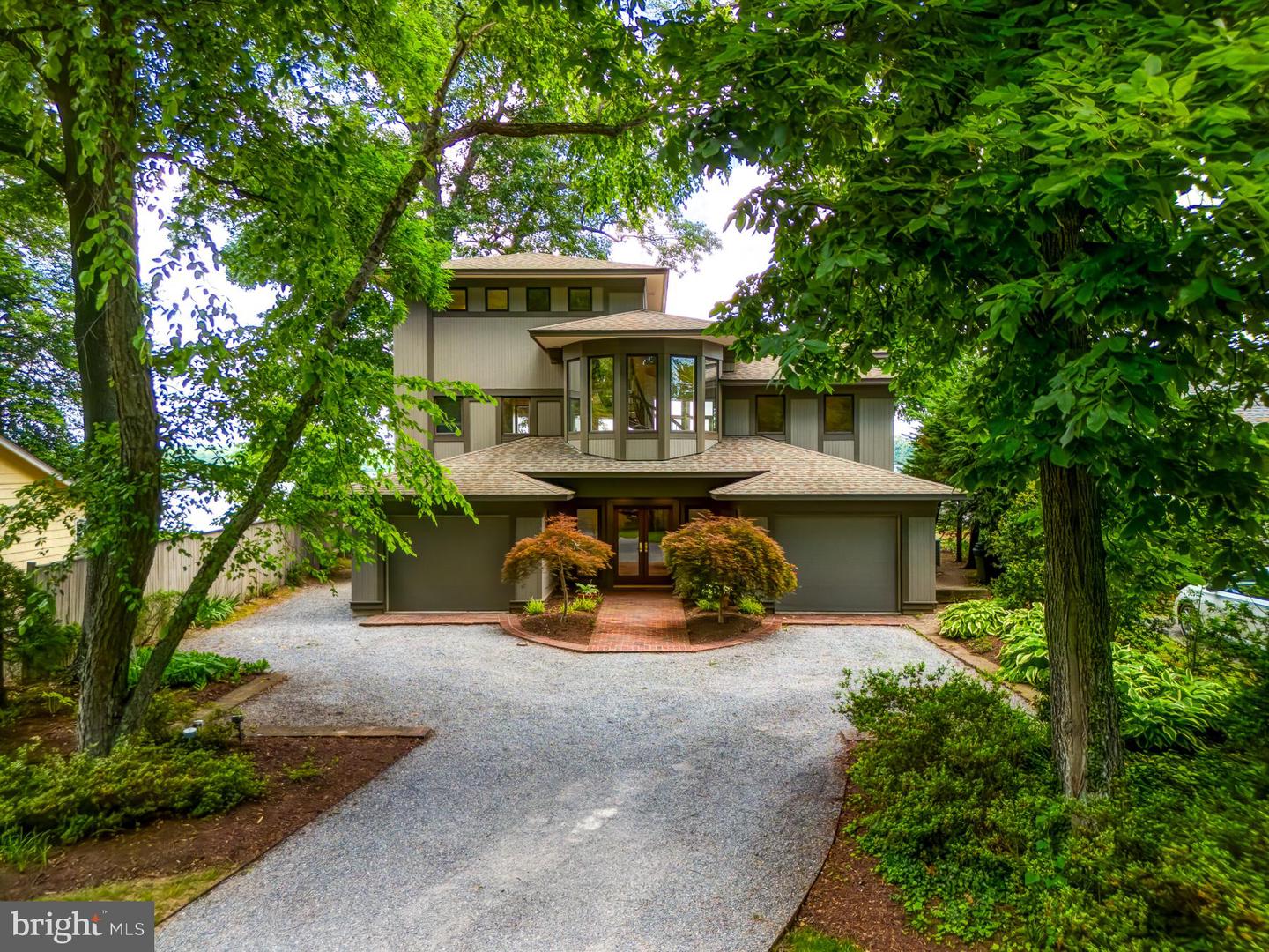 2930 Edgewater Dr