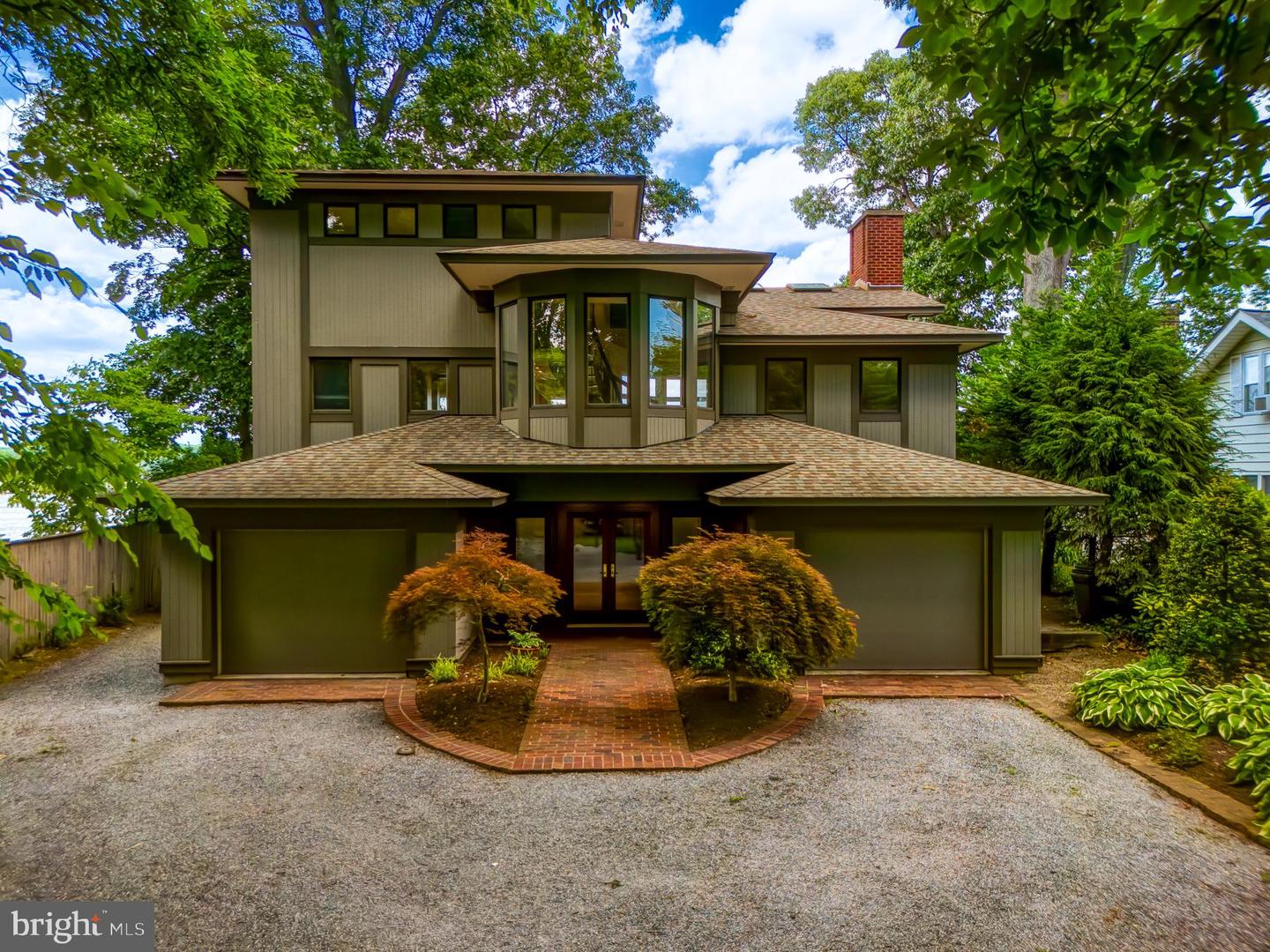 2930 Edgewater Dr