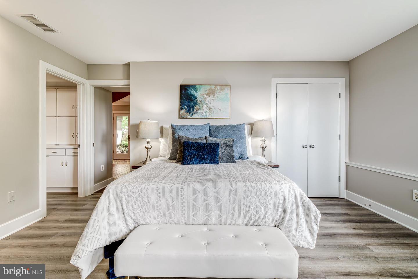 2930 Edgewater Dr