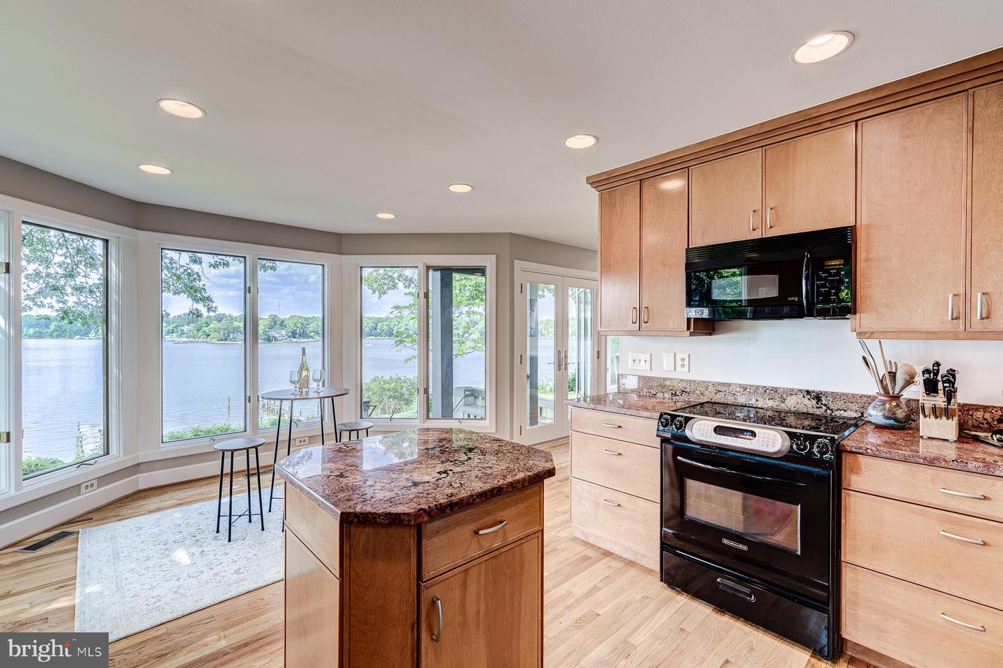 2930 Edgewater Dr