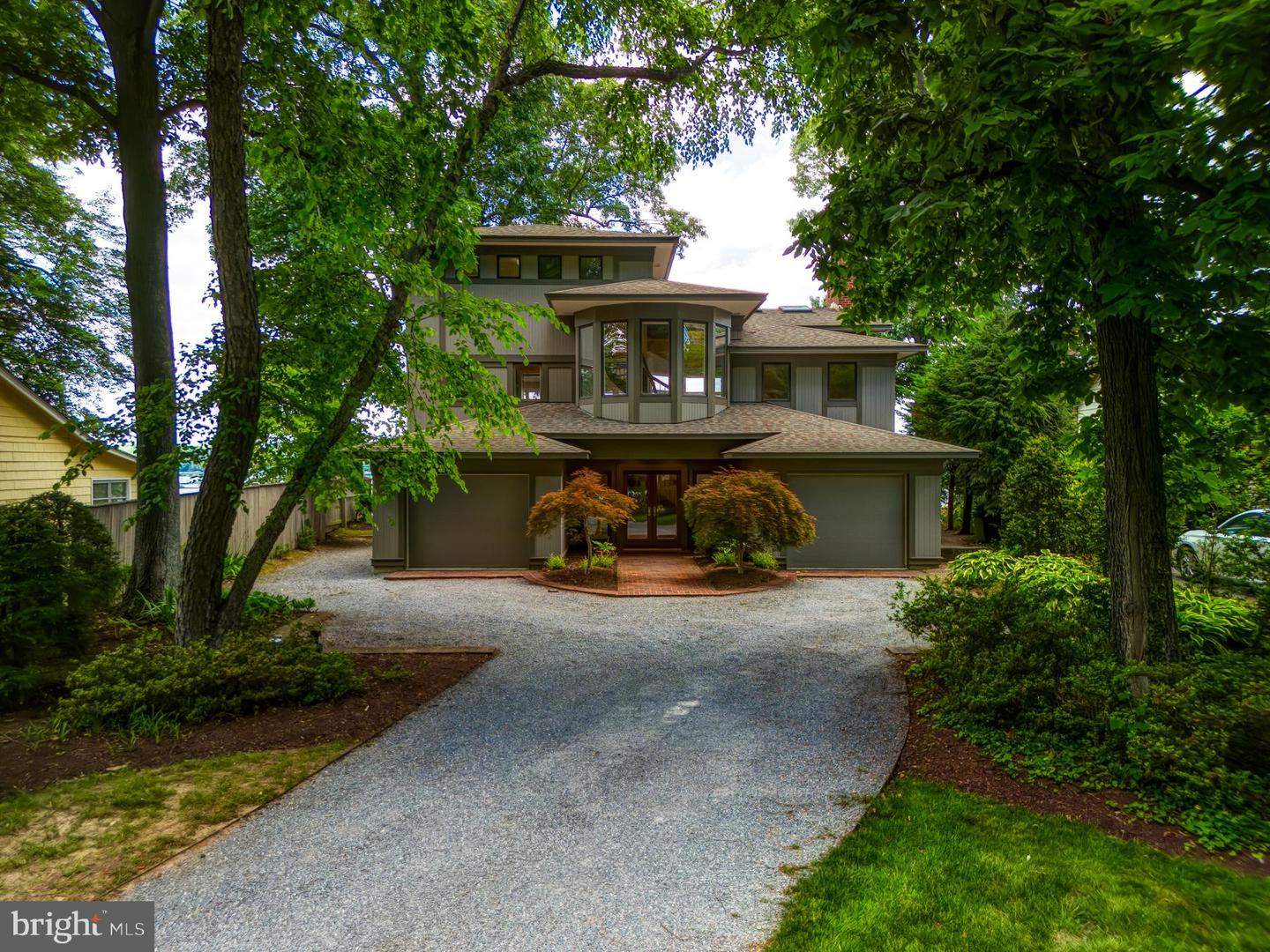 2930 Edgewater Dr