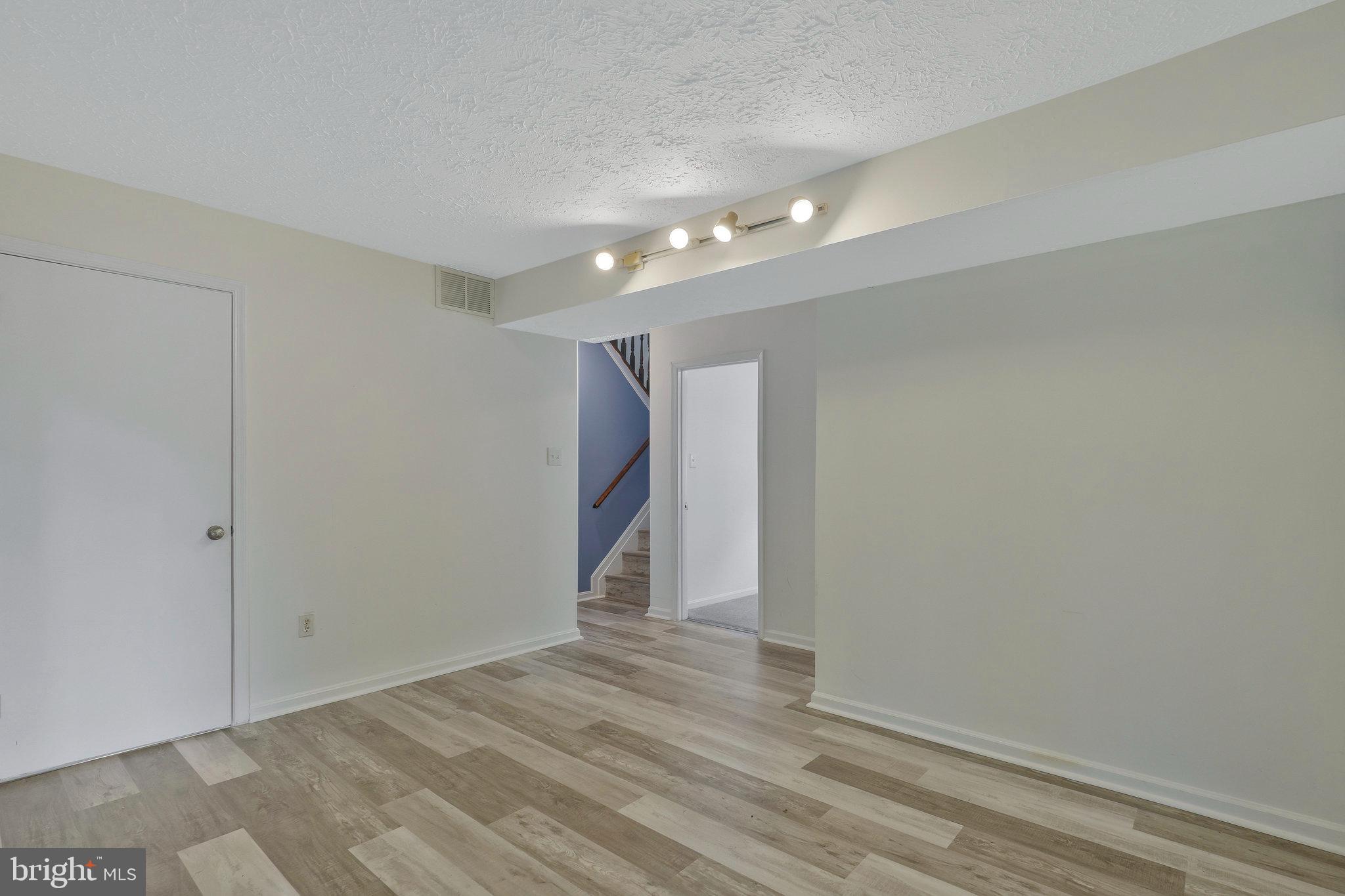 2289 Vine Hill Ct