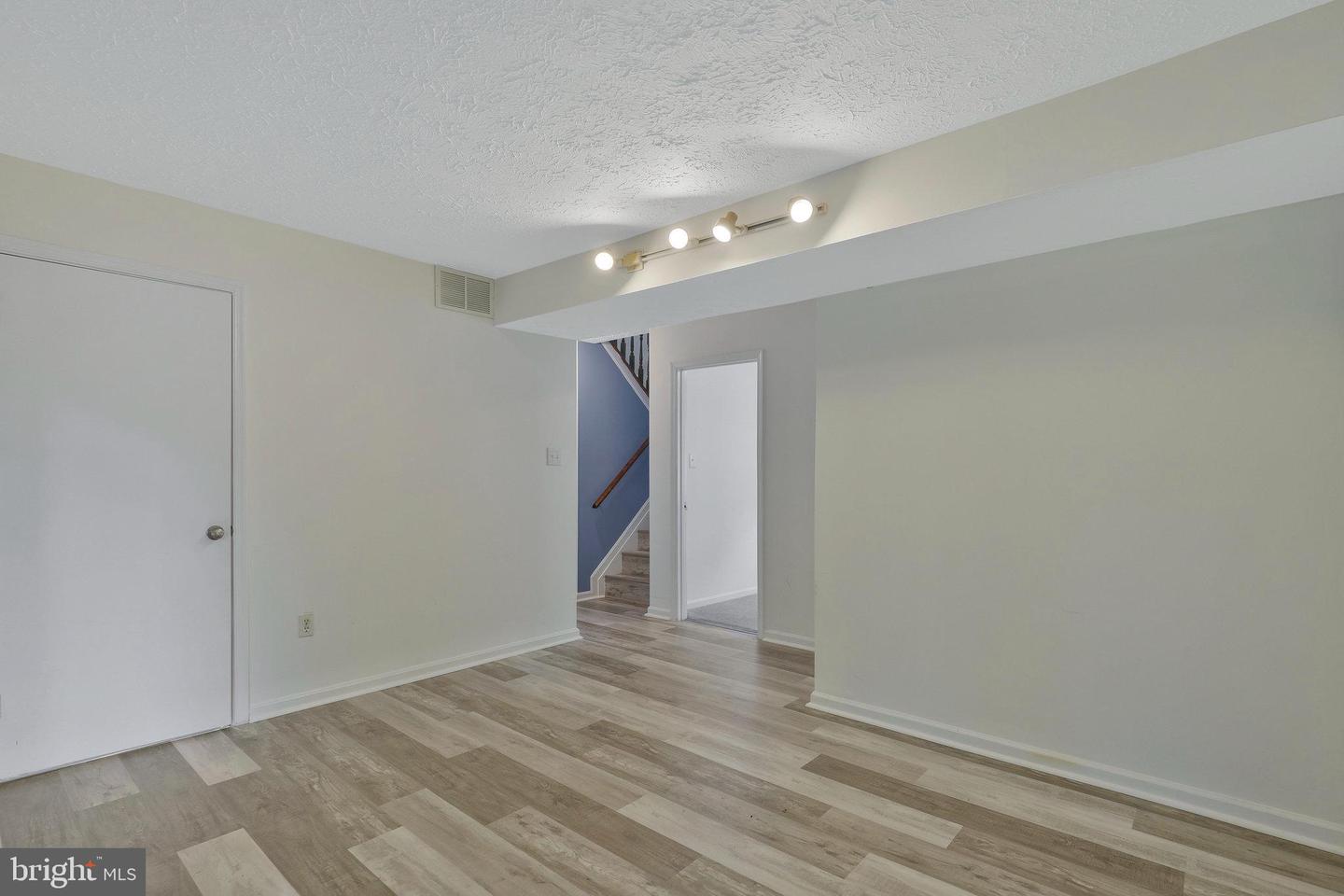 2289 Vine Hill Ct