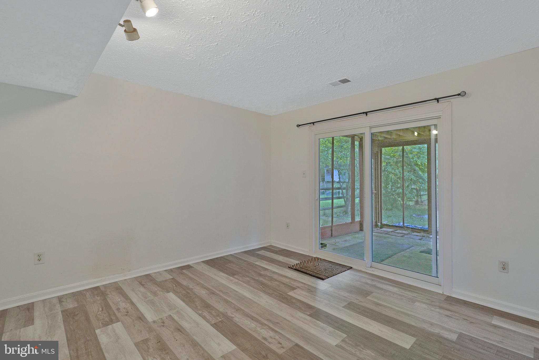 2289 Vine Hill Ct