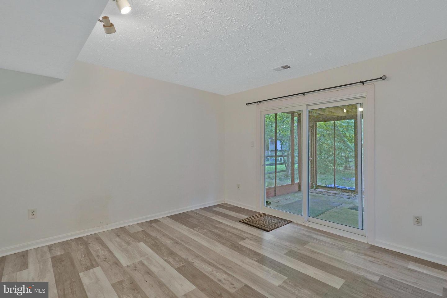 2289 Vine Hill Ct