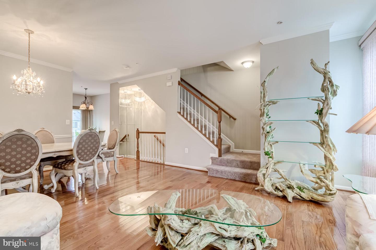 108 Gray St