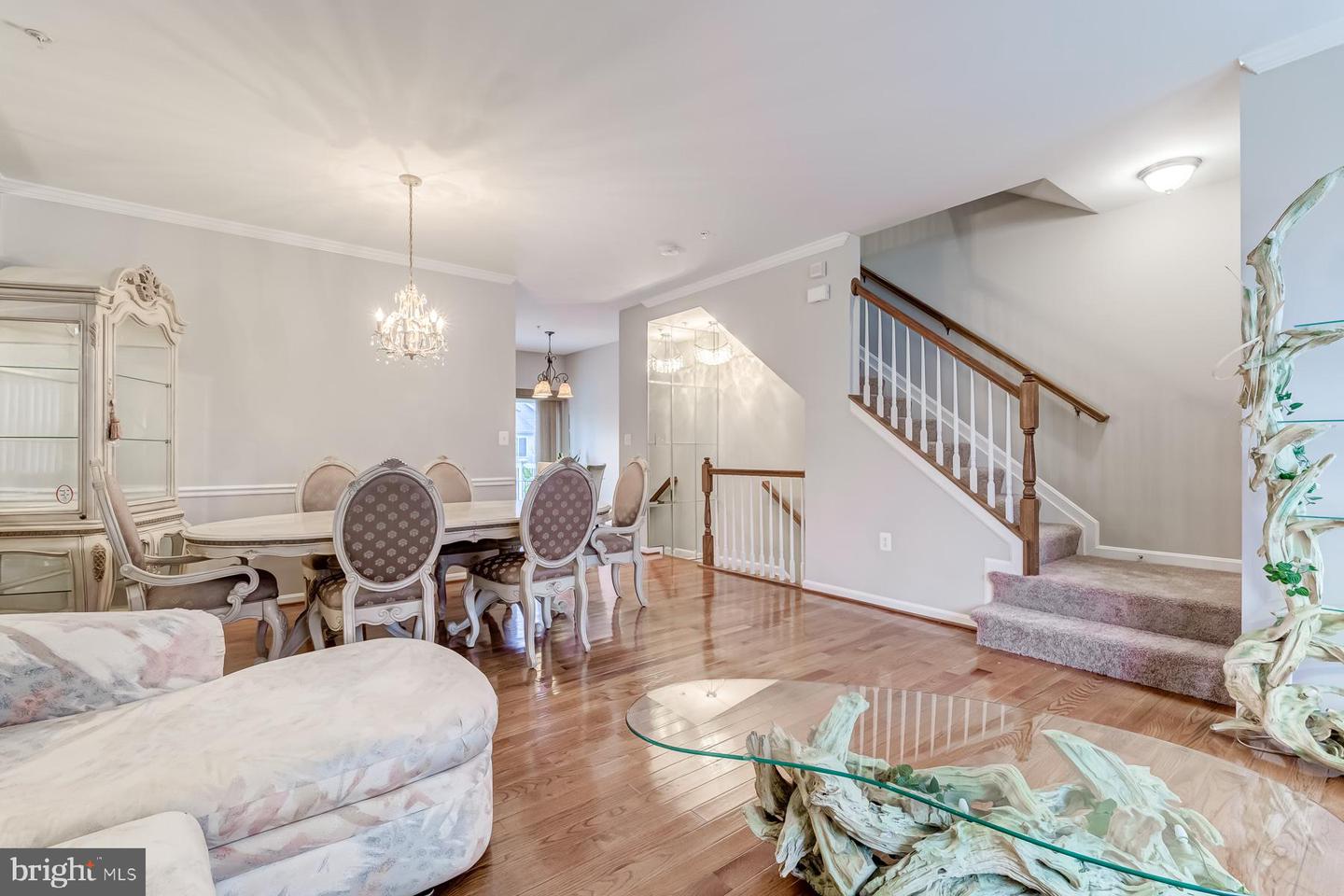 108 Gray St