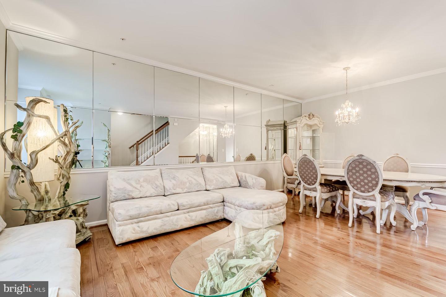 108 Gray St