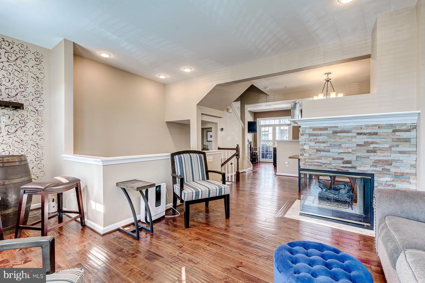 938 Harrison Cir